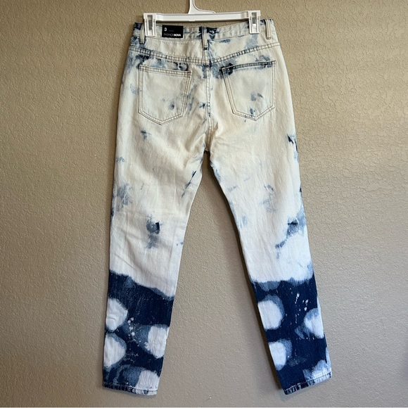 NEW Bleach Blue Wash Distressed Jeans Size 3 from Fashion Nova - Picture 2 of 11
